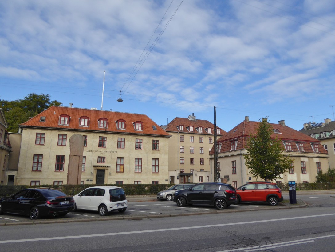 Niels Bohr Institutets bygninger på Blegdamsvej i København, fotograferet i nyere tid.